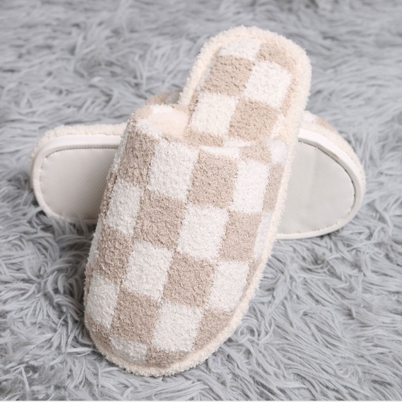 ComfyLuxe Cozy Checkered Slippers for Women - Cream & Tan - Picture 4 of 4